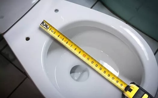 toilet seat measurements should be done from the bolts